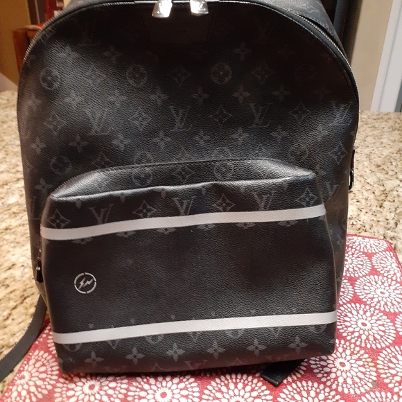 LOUIS VUITTON  APOLLO BACKPACK - Picture 1 of 3